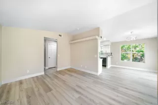 Photo #4: 2616590 Listing