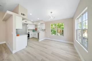 Photo #5: 2616590 Listing