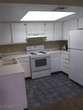 Photo #5: 2616618 Listing