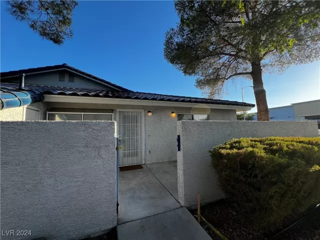 MLS: 2616673 Condo For Sale