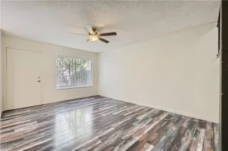 Photo #4: 2616731 Listing