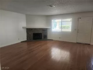 Photo #4: 2616879 Listing