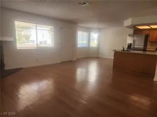 Photo #5: 2616879 Listing