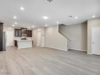 Photo #5: 2616906 Listing 