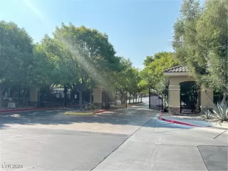 Photo #1: 2616956 Listing 