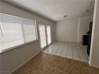 Photo #4: 2616991 Listing