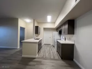 Photo #5: 2617041 Listing 