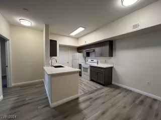 Photo #6: 2617041 Listing 