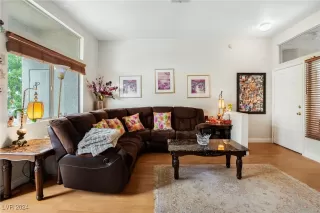 Photo #5: 2617126 Listing