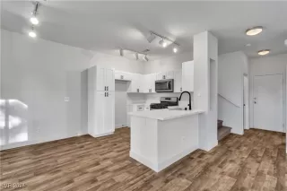 Photo #1: 2617168 Listing