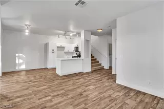 Photo #4: 2617168 Listing