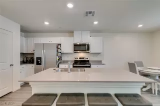 Photo #5: 2617288 Listing