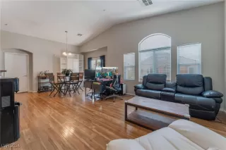 Photo #5: 2617405 Listing