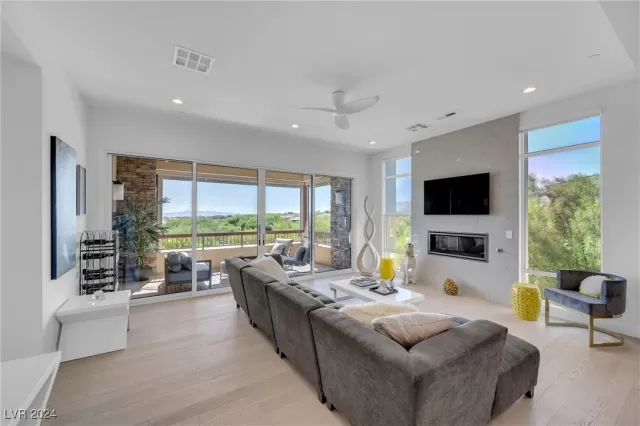 MLS: 2617536 Condo For Sale