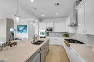 Photo #5: 2617536 Listing