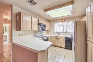 Photo #5: 2617609 Listing