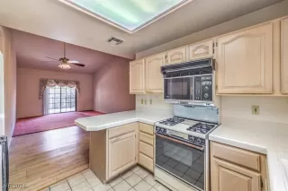 Photo #6: 2617609 Listing