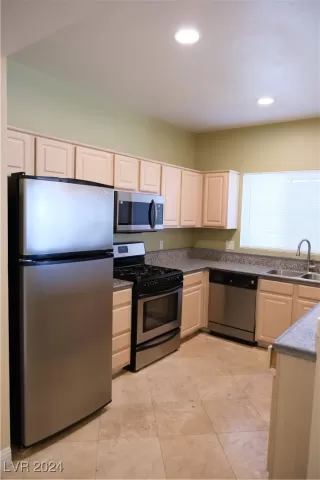 Photo #4: 2617612 Listing