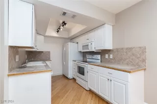 Photo #4: 2617662 Listing 