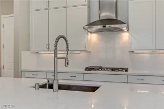 Photo #4: 2617668 Listing 