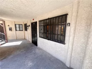 Photo #4: 2617679 Listing