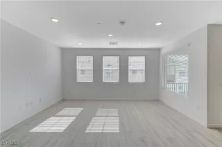 Photo #1: 2617683 Listing 