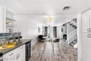 Photo #3: 2617738 Listing