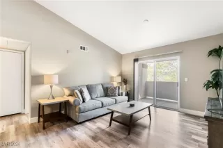 Photo #2: 2617805 Listing