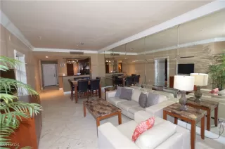 Photo #3: 2617832 Listing