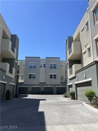 Photo #1: 2617847 Listing 