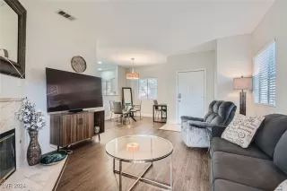 Photo #3: 2617859 Listing