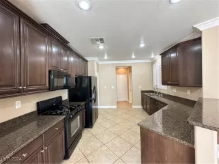 Photo #5: 2617947 Listing 