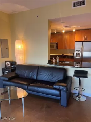 Photo #5: 2618038 Listing 