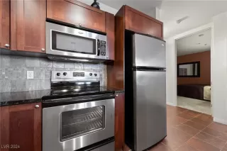 Photo #5: 2618040 Listing