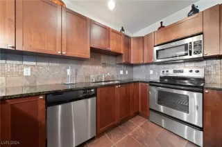 Photo #6: 2618040 Listing