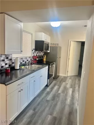 Photo #3: 2618064 Listing