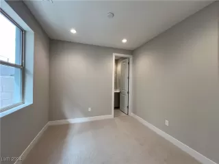 Photo #6: 2618085 Listing