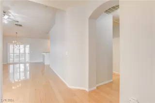 Photo #4: 2618087 Listing