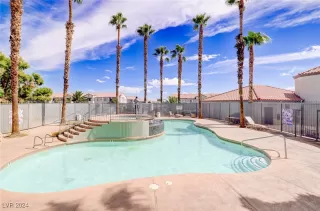 Photo #2: 2618187 Listing