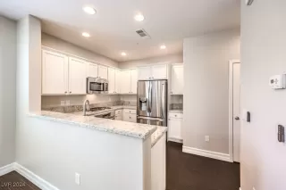 Photo #3: 2618335 Listing 