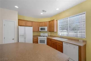 Photo #4: 2618401 Listing 