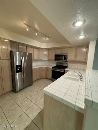 Photo #3: 2618580 Listing