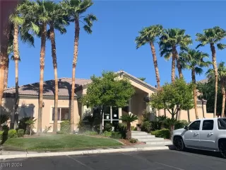 Photo #2: 2618699 Listing