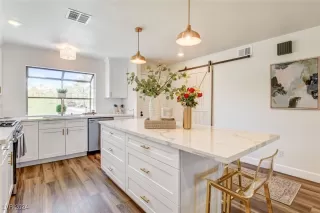 Photo #2: 2618777 Listing 