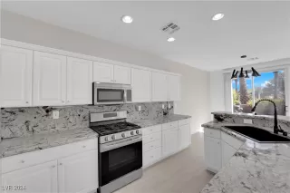 Photo #1: 2618911 Listing 