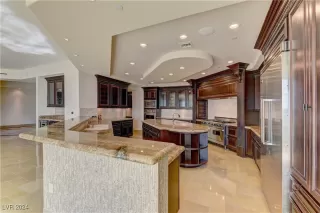 Photo #5: 2618990 Listing