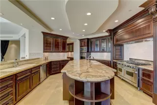 Photo #6: 2618990 Listing