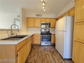 Photo #2: 2618992 Listing