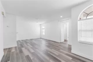 Photo #4: 2619055 Listing