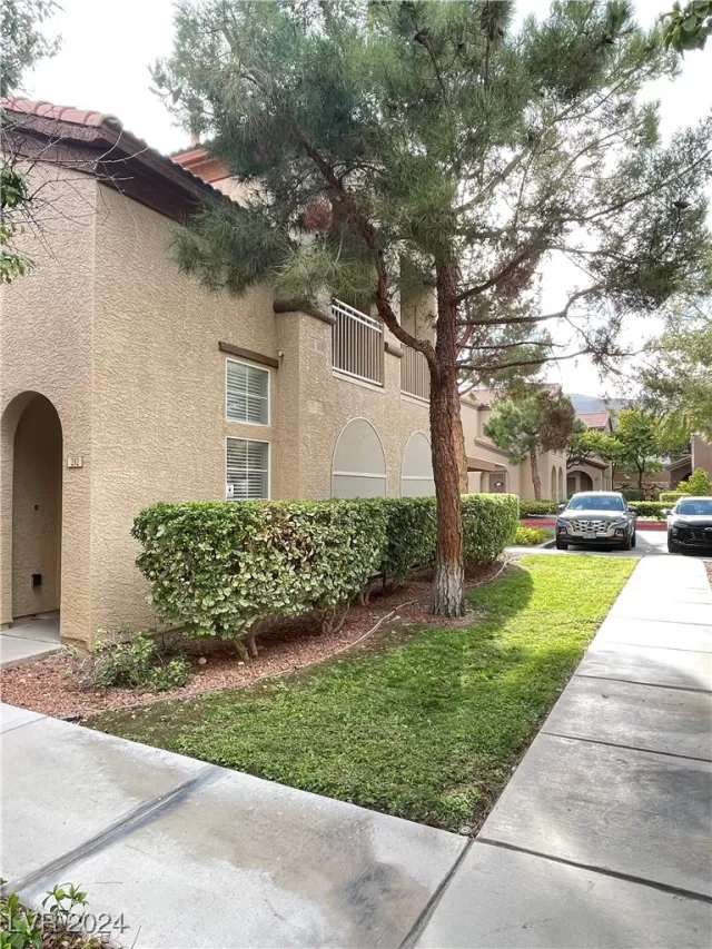 MLS: 2619137 Condo For Sale
